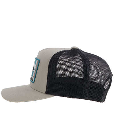 Gorra Hooey "Sudan" para hombre, color tostado/carbón con cierre a presión, blanco/azul (2411T-TNCH)