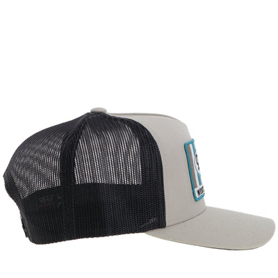 Gorra Hooey "Sudan" para hombre, color tostado/carbón con cierre a presión, blanco/azul (2411T-TNCH)