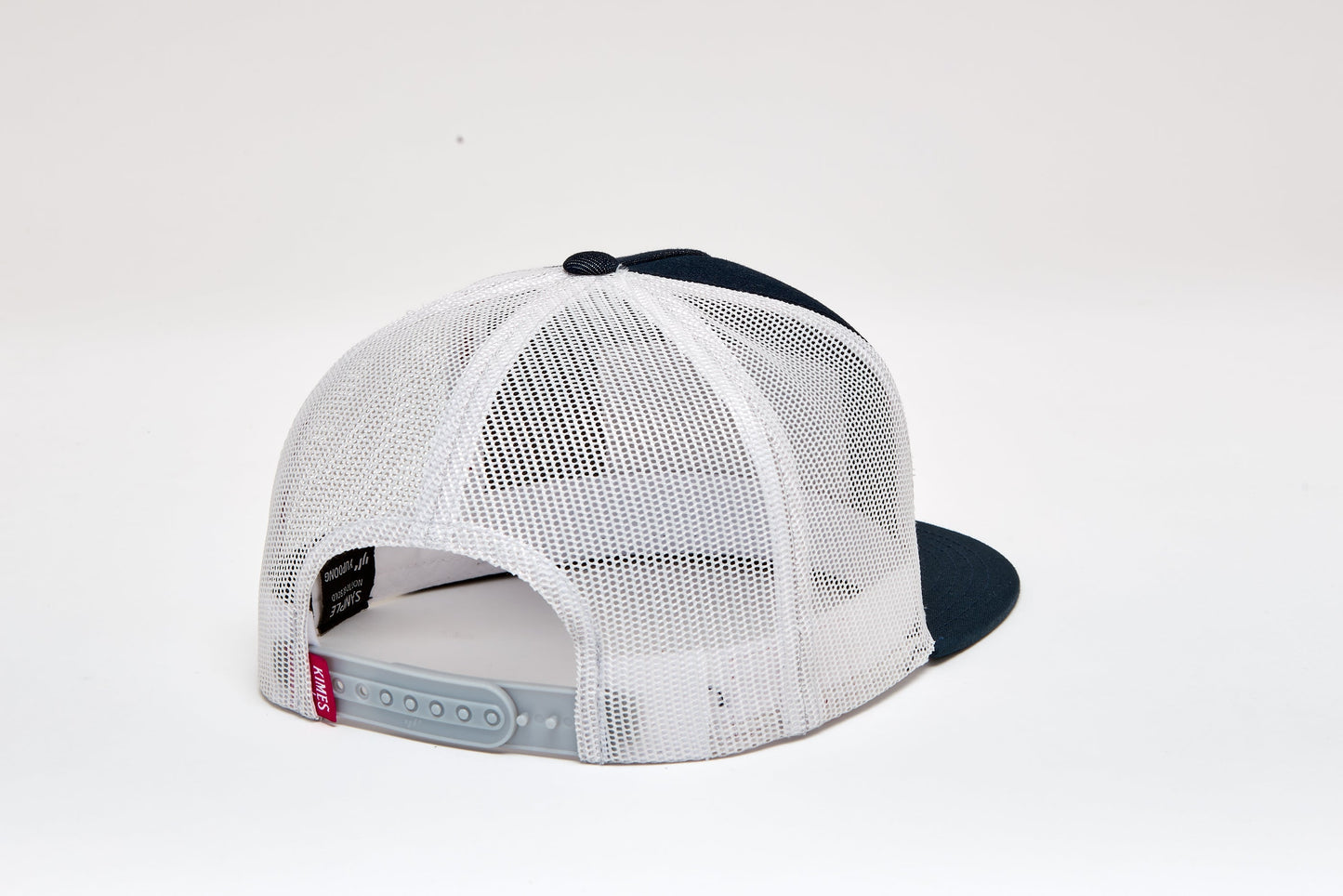 Gorra Snapback ventilada con diseño de bandera de Kimes Ranch (mezclilla)
