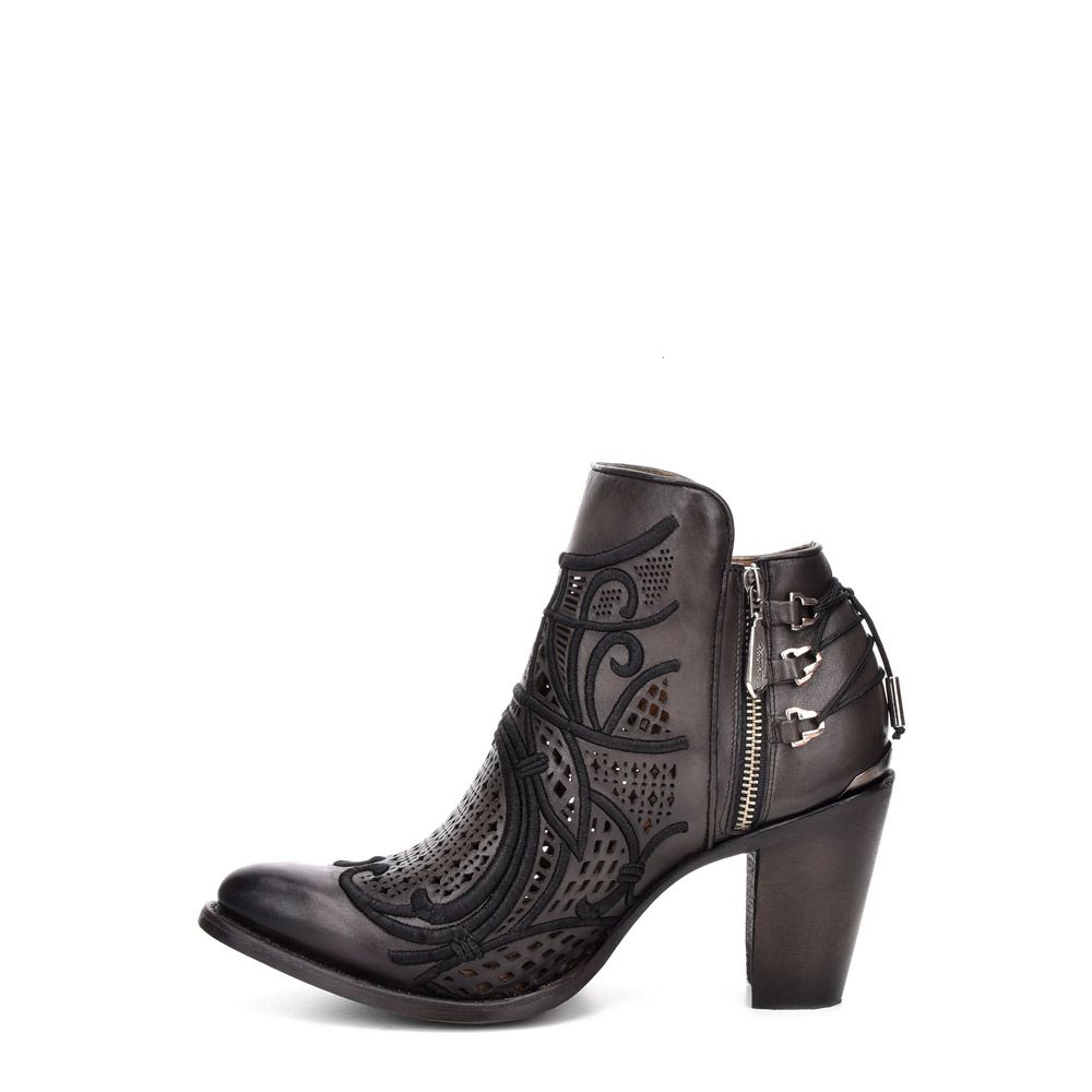 Botines Cuadra grises con bordados al tobillo para mujer (CU435/3F48RS - Crust Tokio Gris)