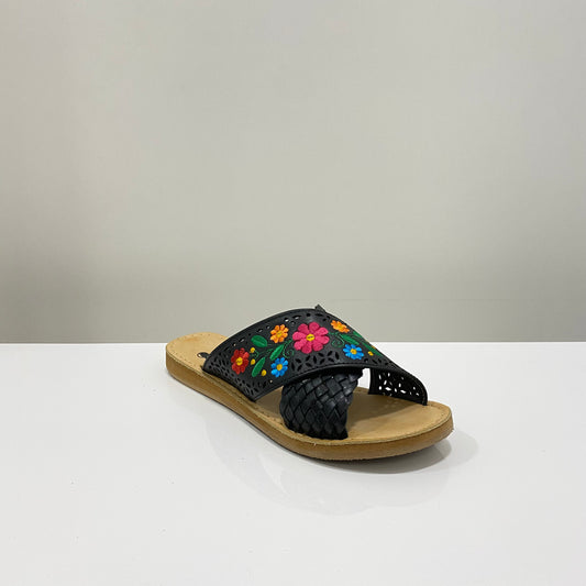 Latina Soul Women's Sandal (L-54 Negro Flores)