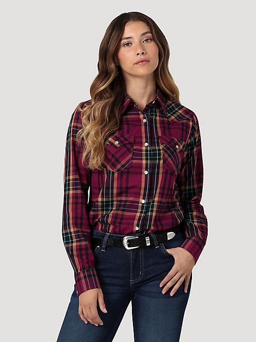 Wrangler Women's Essential Long Sleeve Plaid Western Snap Shirt (112335502)