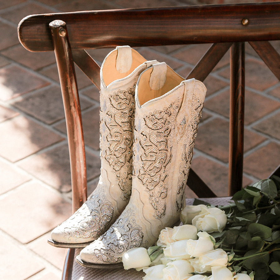 Corral Women's White Glittered Inlay and Crystals Snip Toe Wedding Cowboy Boots (A3322-M / White)
