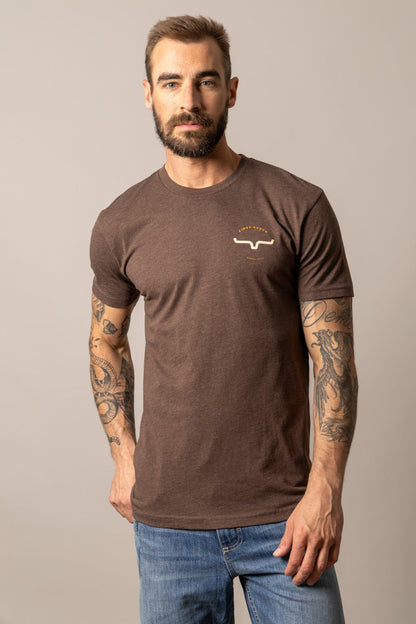 Camiseta Kimes Ranch Signpost para hombre (Espresso)