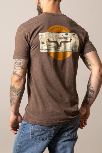 Camiseta Kimes Ranch Signpost para hombre (Espresso)