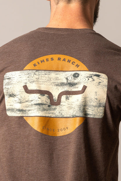 Camiseta Kimes Ranch Signpost para hombre (Espresso)