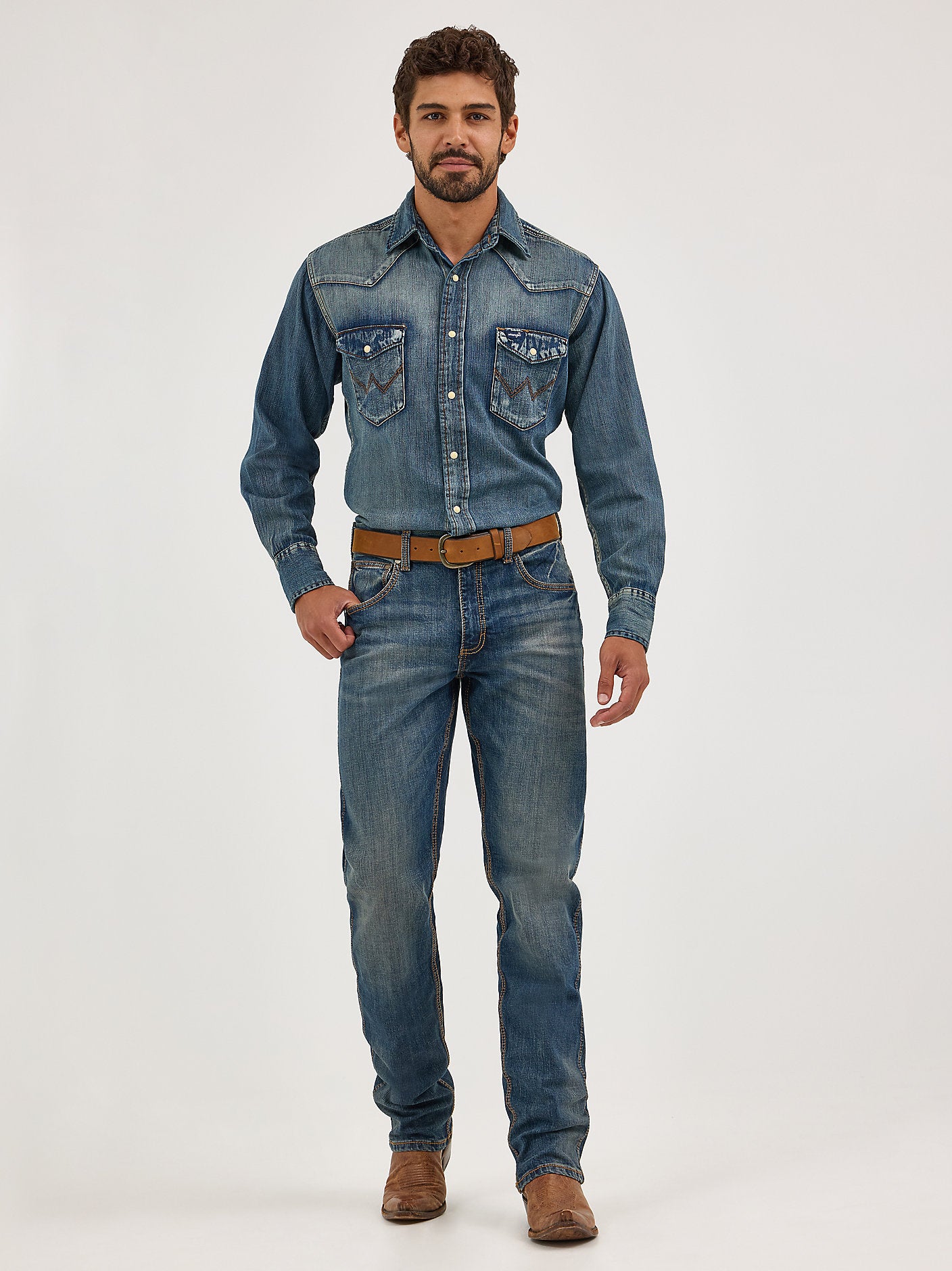 Vaqueros rectos Wrangler de corte retro ajustado para hombre (WLT88BZ)