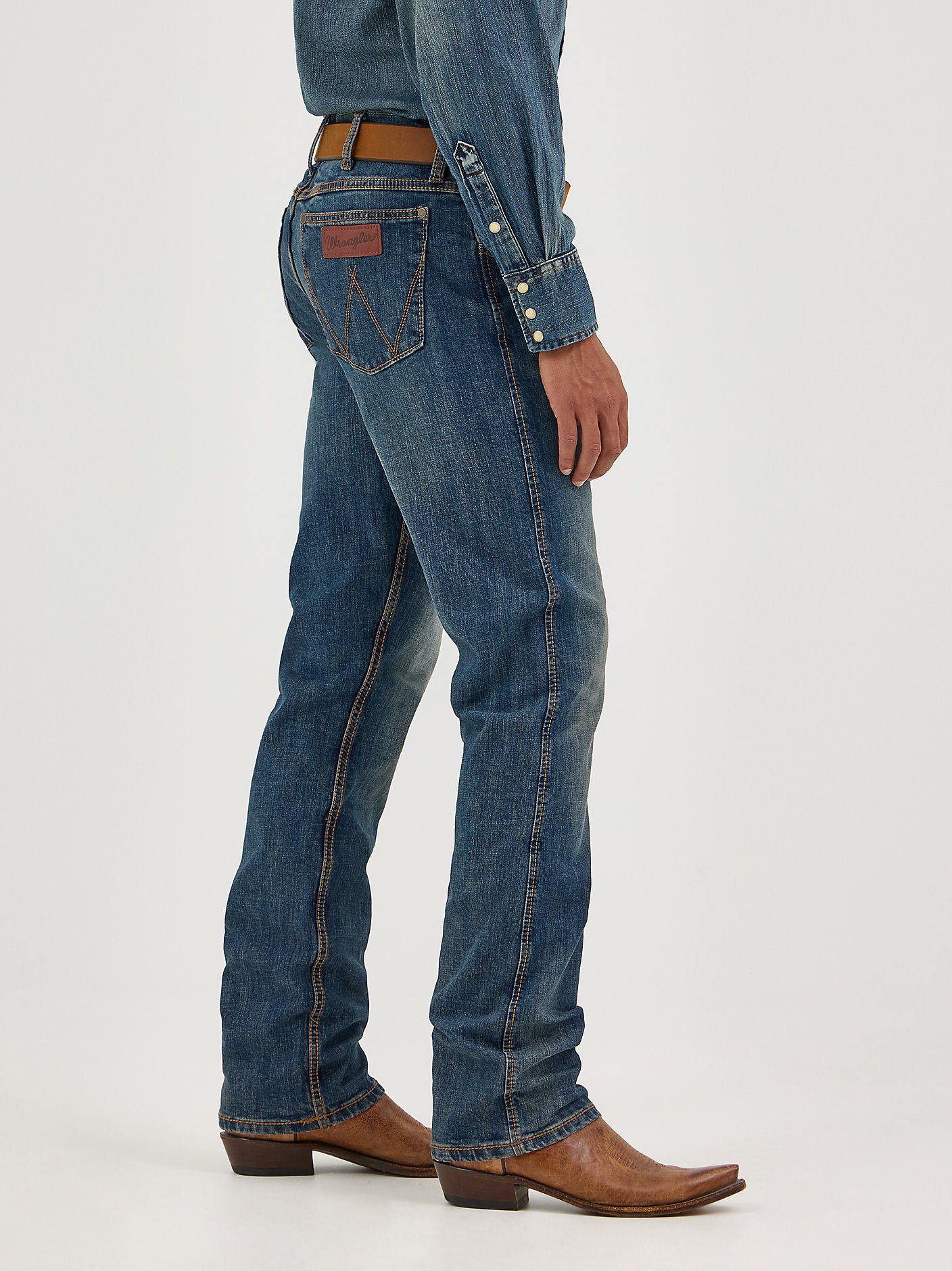 Vaqueros rectos Wrangler de corte retro ajustado para hombre (WLT88BZ)