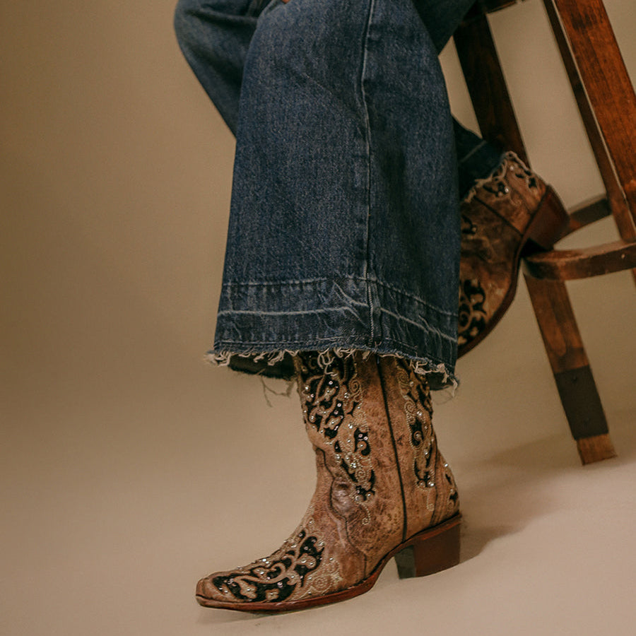 Corral Women’s Black Glitter Inlay Floral Overlay with Crystals and Studs Snip Toe Brown Cowboy Boots (A3569-M / Brown)