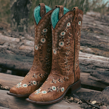 Botas vaqueras Corral para mujer con punta cuadrada, bordado floral envejecido que brilla en la oscuridad, color coñac (A4398-M / Cognac)