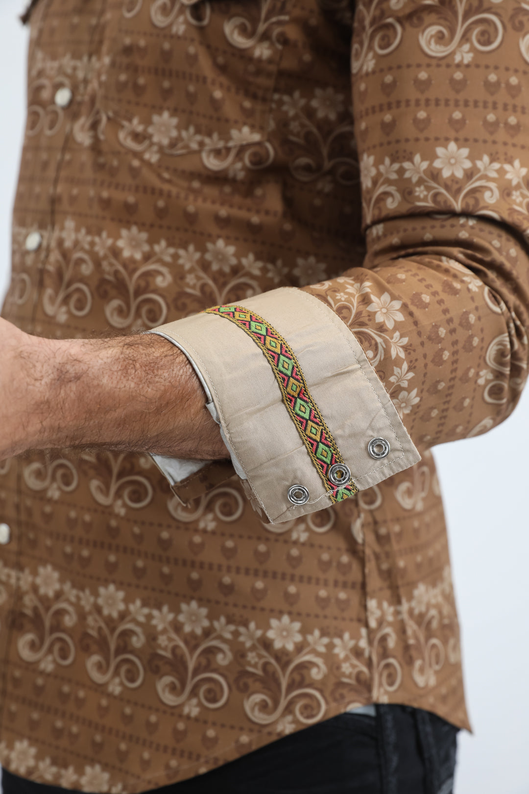 Camisa Platini de manga larga en algodón/spandex con corte moderno estilo western para hombre, color camello, con broches (WPL11156 Camel)